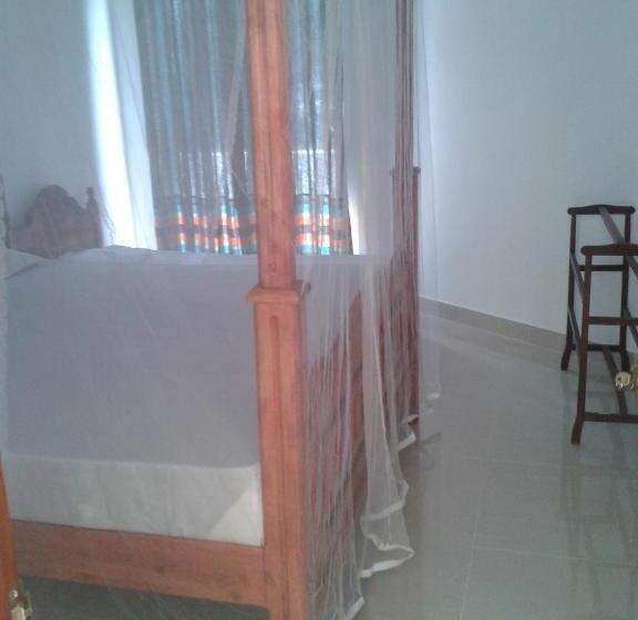 Трехместный Номер Стандарт с Балконом, Nooit Gedacht Holiday Resort Unawatuna