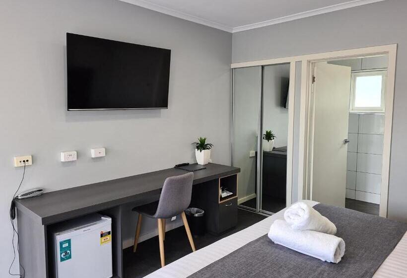 디럭스 룸 킹사이즈 침대, Beachway Motel