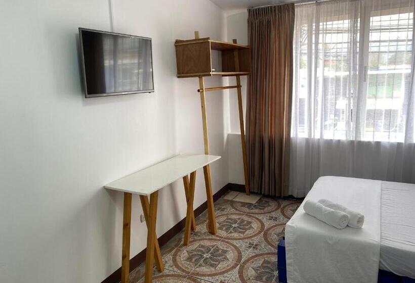 Номер Стандарт 2 Двуспальные Кровати, La Hacienda Rooms & Food