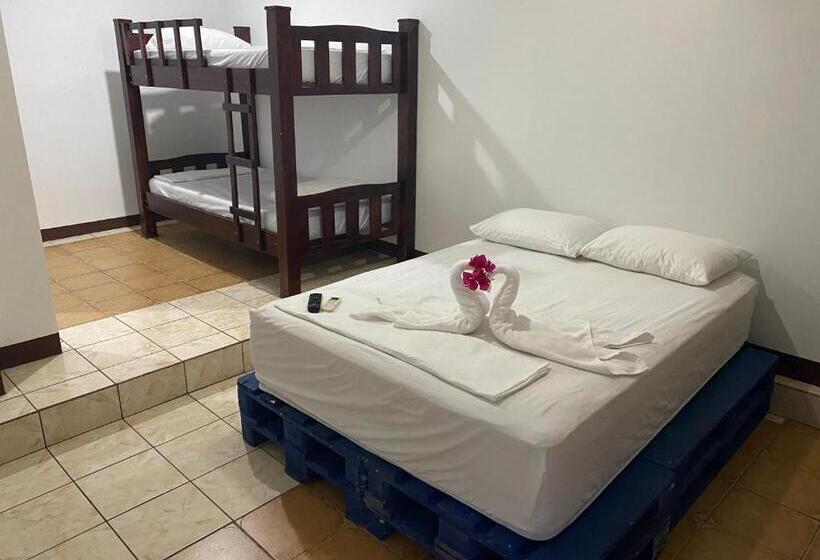 Четырехместный Номер Стандарт, La Hacienda Rooms & Food