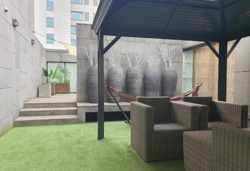 اتاق پنت هاوس, Js Boutique