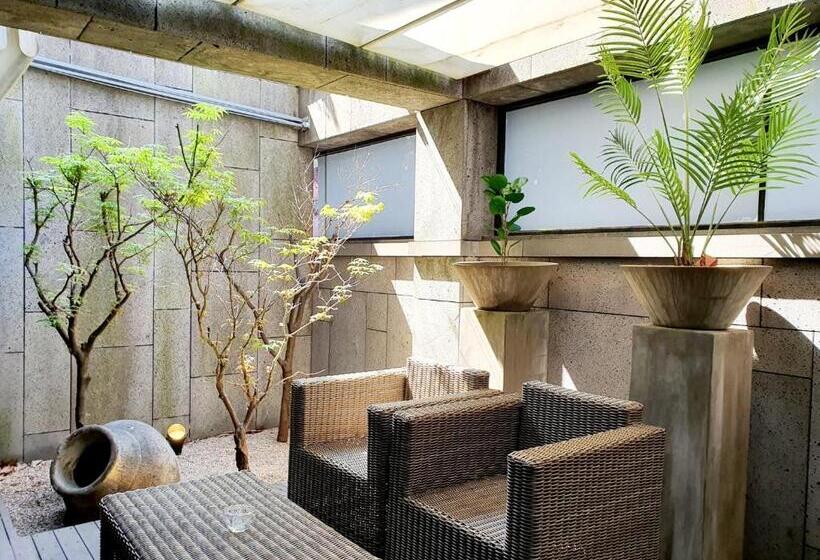 اتاق استاندارد, Js Boutique