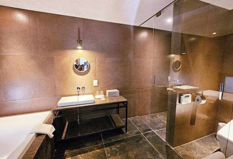اتاق پنت هاوس, Js Boutique