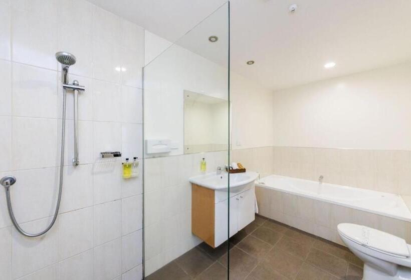 Студия Стандарт, Fitzherbert Regency Motor Lodge