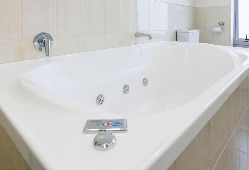 Семейное Студио, Fitzherbert Regency Motor Lodge