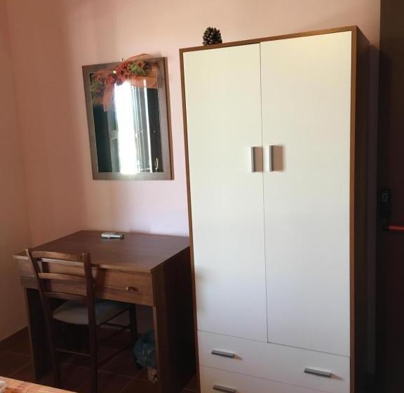 اتاق استاندارد چهار تخته, Porta Pantalica