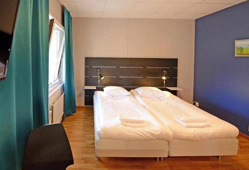 Номер Deluxe, Spoton Hostel & Sportsbar
