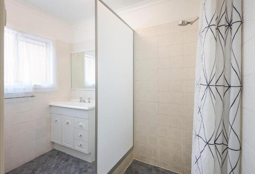 Кровать в Общей Комнате, Albany Holiday Units