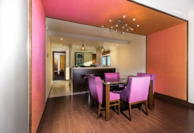 سوییت اجرایی, Dusit Thani Guam Resort