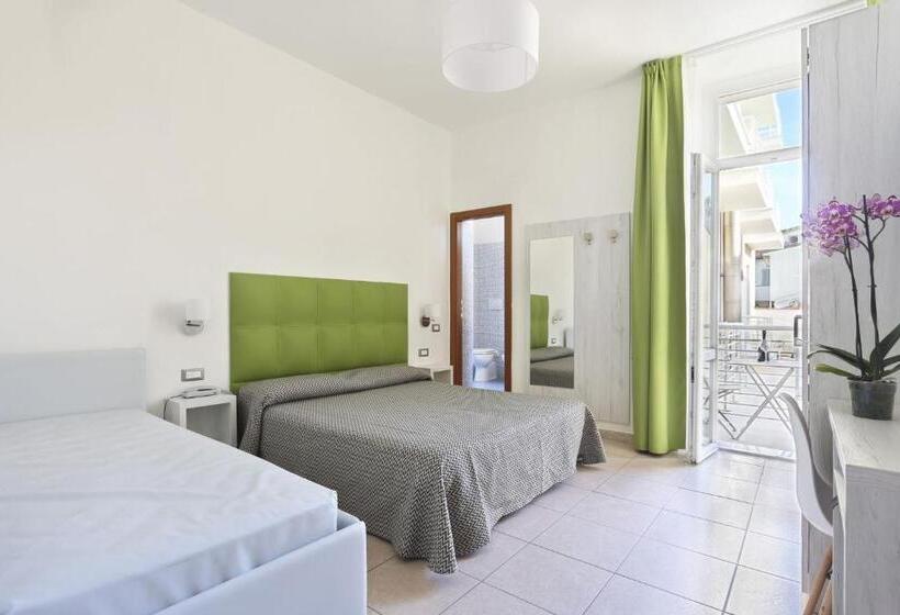 4 Bett Standardzimmer Meerblick, Nuovo Tirreno