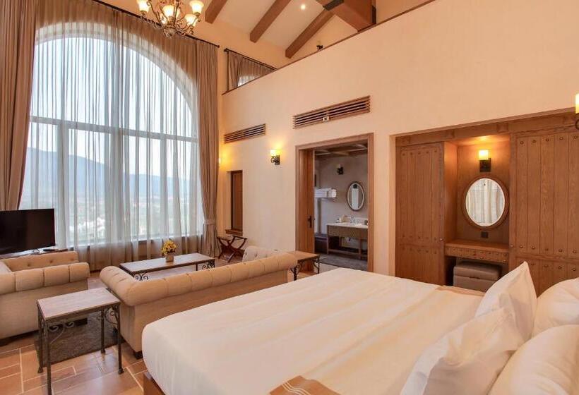 Люкс, Toscana Town Square Suites