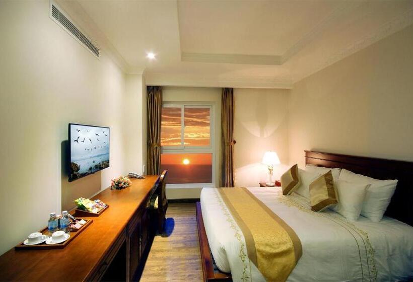 اتاق سوپریور با چشم‌انداز دریا, Nha Trang Palace