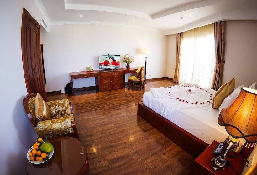 اتاق لوکس با چشم‌انداز دریا, Nha Trang Palace