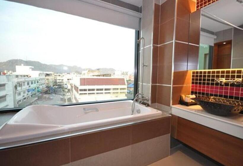 디럭스 룸 측면 바다 전망, Chalelarn Hotel Hua Hin