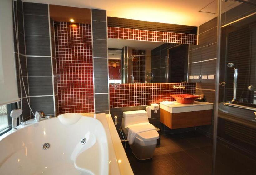 자쿠지 스위트, Chalelarn Hotel Hua Hin