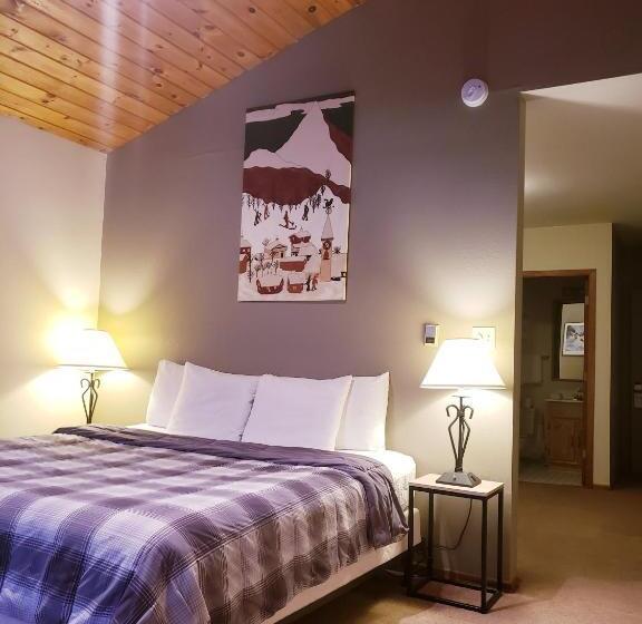Номер Deluxe Кровать Кинг, North Ironwood Acres   Black River Lodge