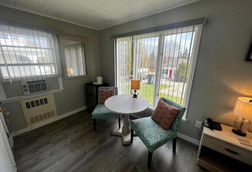 اتاق استاندارد, Claddagh Motel & Suites