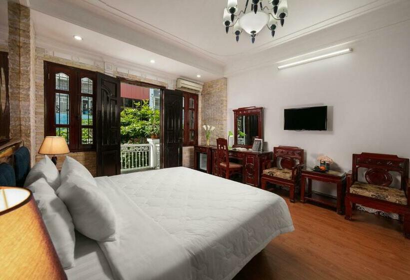 Deluxe Room, Little Diamond