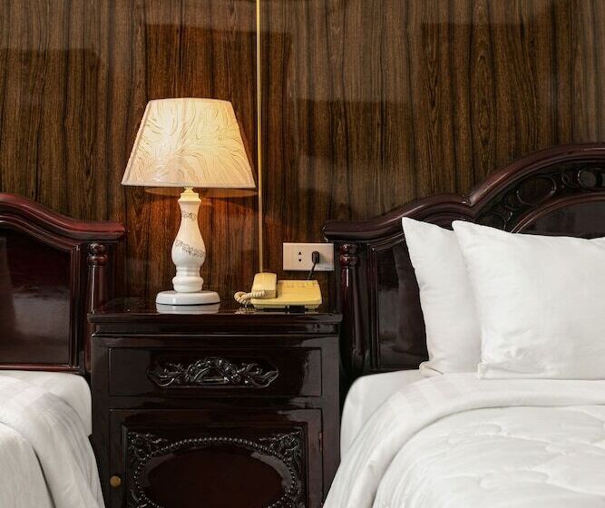 Deluxe Room, Little Diamond