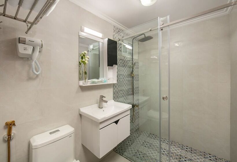 Superior Room, Little Diamond