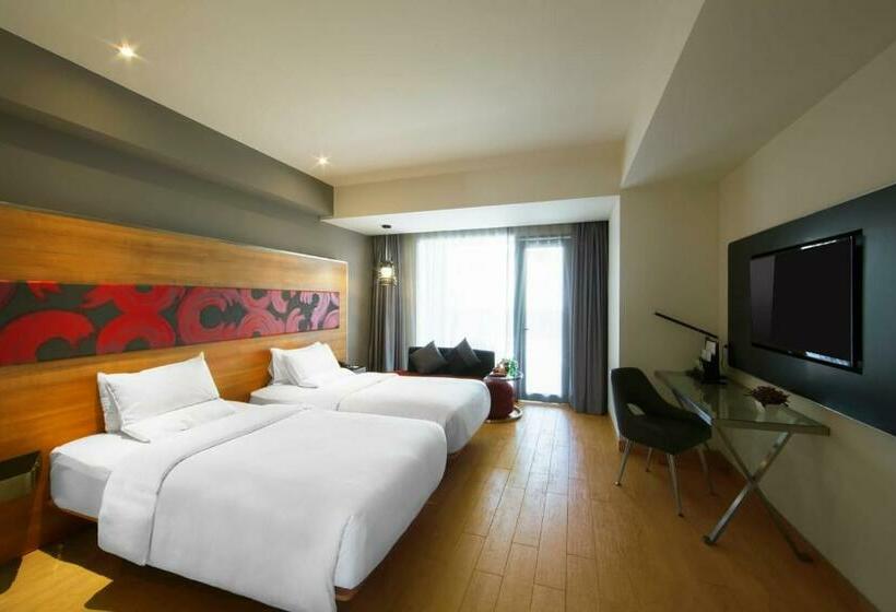 Номер Deluxe с Балконом, Novotel Pekanbaru