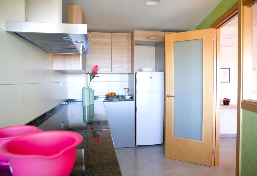 Апартаменты 2 Спальни, SANTA SUSANNA Chic! Apartments