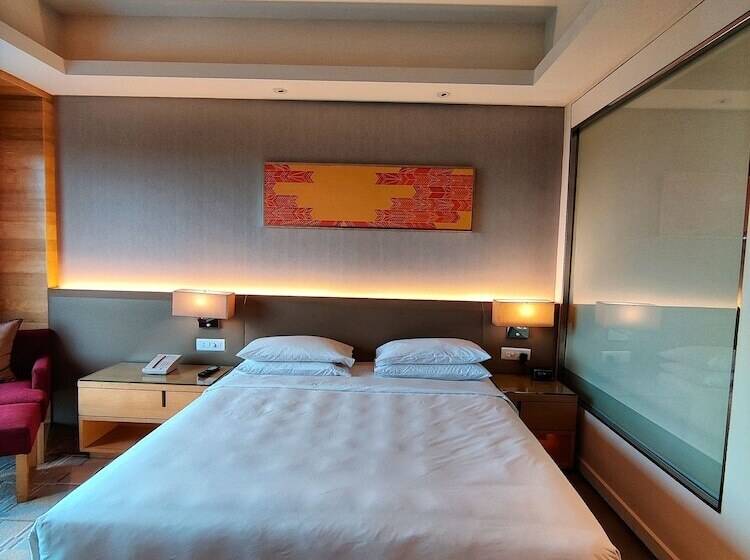 Club Room King Bed, Hyatt Regency Chandigarh