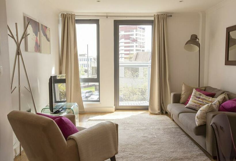 شقة سوبيريور غرفتين, Belvedere Stratford City Edge Apartments