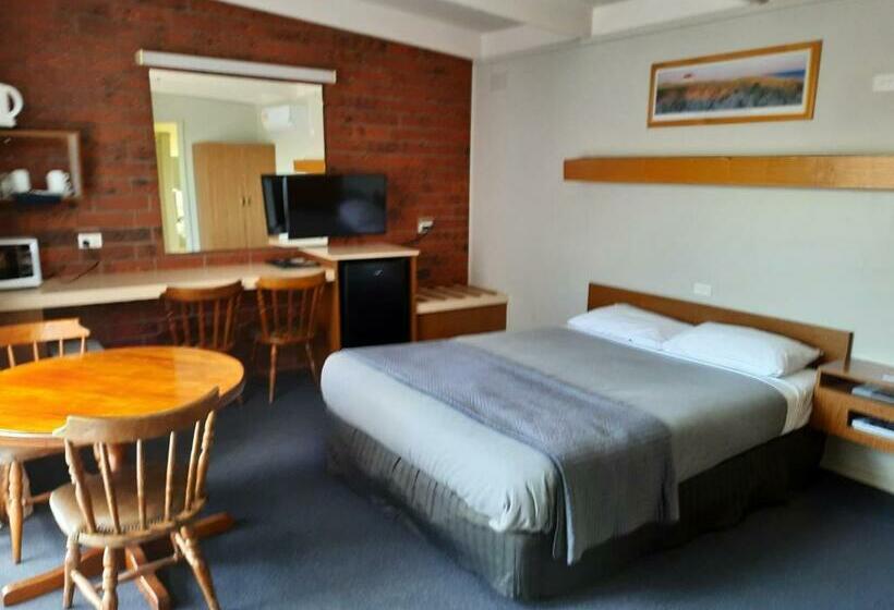 패밀리 룸, Abbotswood Motor Inn