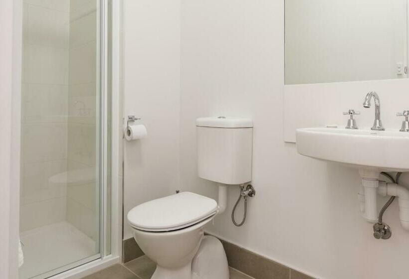 Quarto Triplo Economy, Somerset