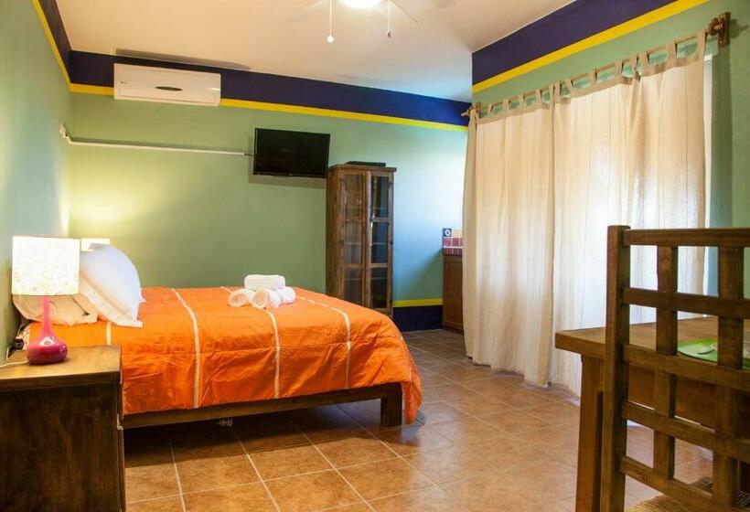 プールビュースイート, Casa Juarez B&b