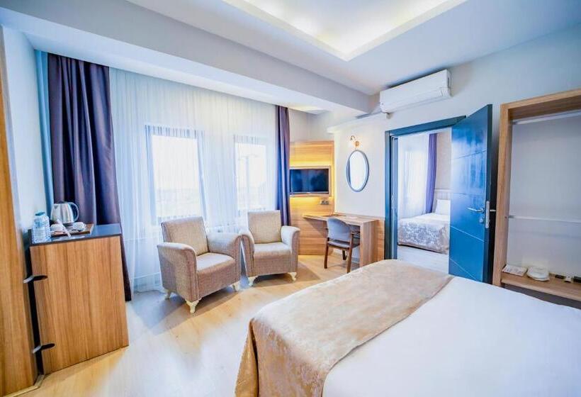 Quarto familiar vista mar, Aksular