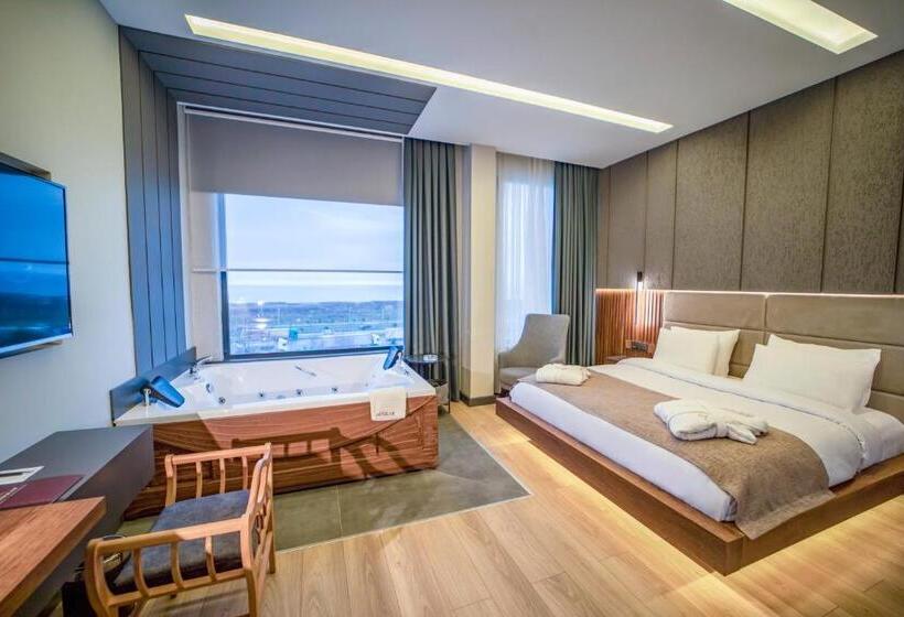 Suite Cama King, Aksular