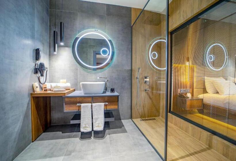 Suite Cama King, Aksular