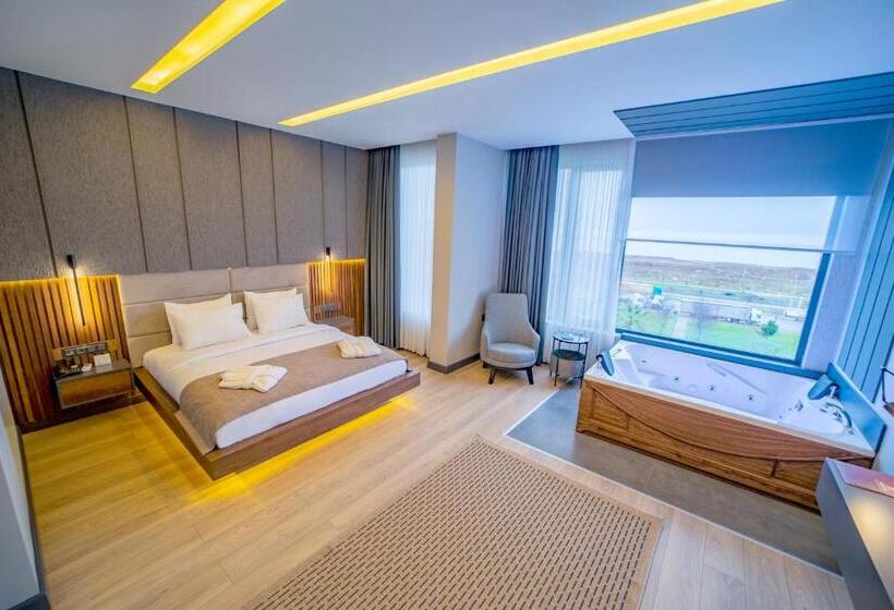 Suite Cama King, Aksular