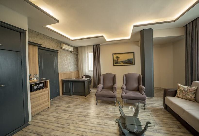 Suite Deluxe Vista Mar, Aksular