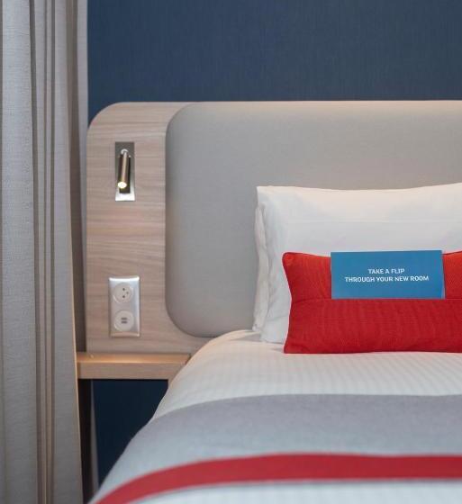 اتاق استاندارد برای معلولان, Holiday Inn Express Paris   Velizy, An Ihg