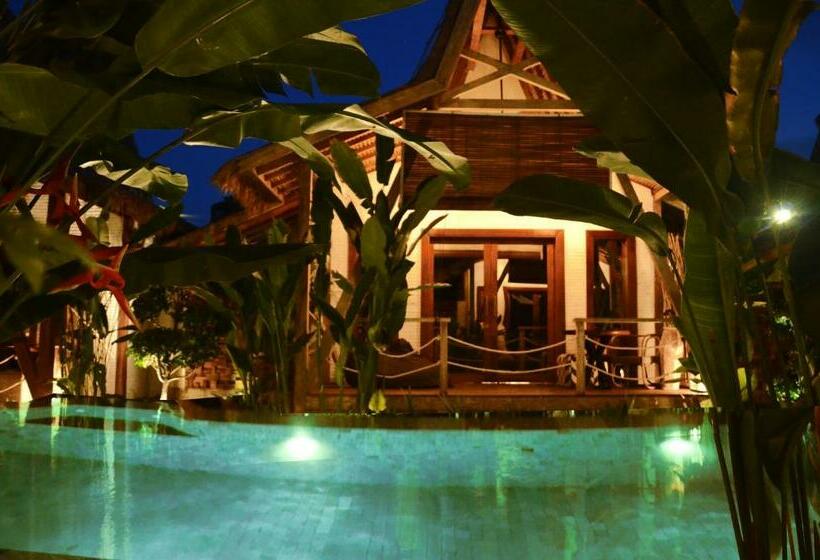 Номер Deluxe Вид на Бассейн, Kaleydo Villas
