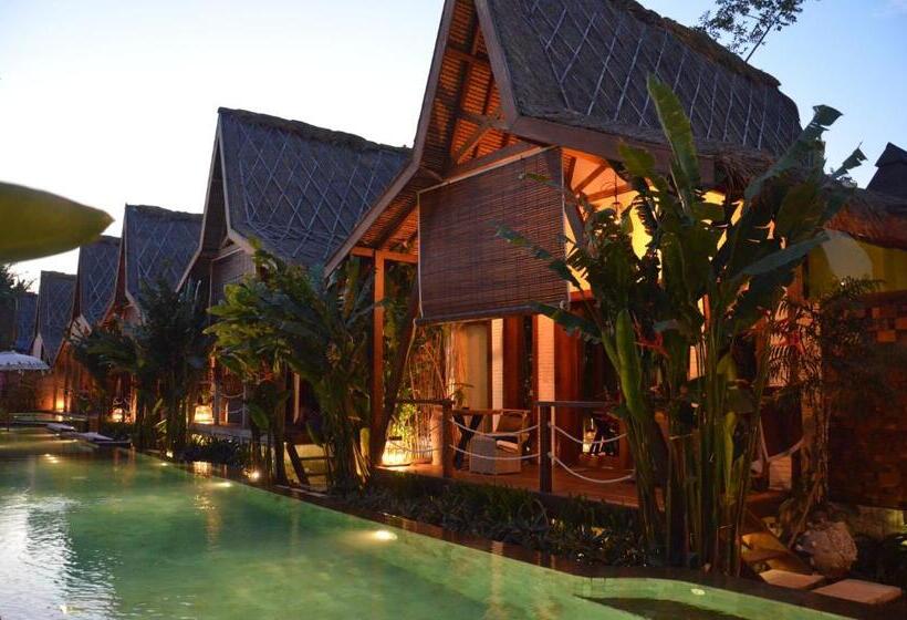 اتاق سه نفره دلوکس با چشم‌انداز استخر, Kaleydo Villas