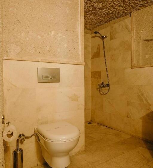 デラックストリプルルーム, Village Cave House