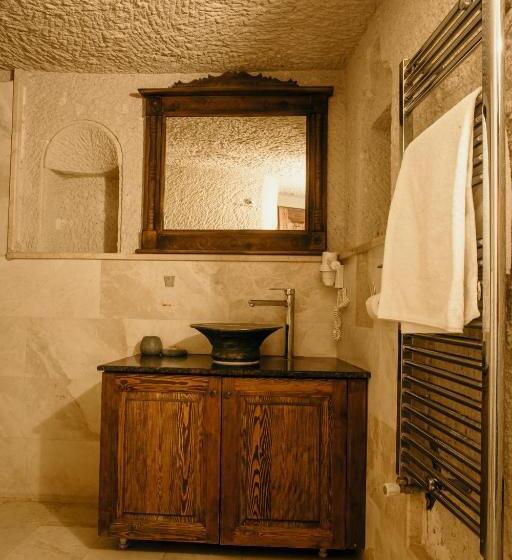 豪华三人间, Village Cave House