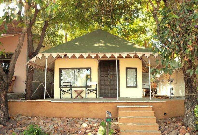 小室, Pangarh Lake Retreat