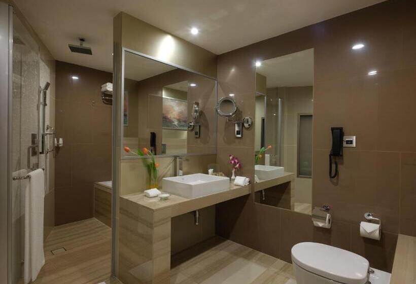 سوییت جونیور, Holiday Inn Kuwait Al Thuraya City, An Ihg