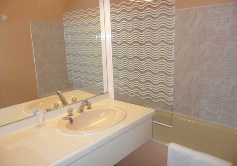 Классический Номер Вид на Сад, Brit Hotel Confort Gien