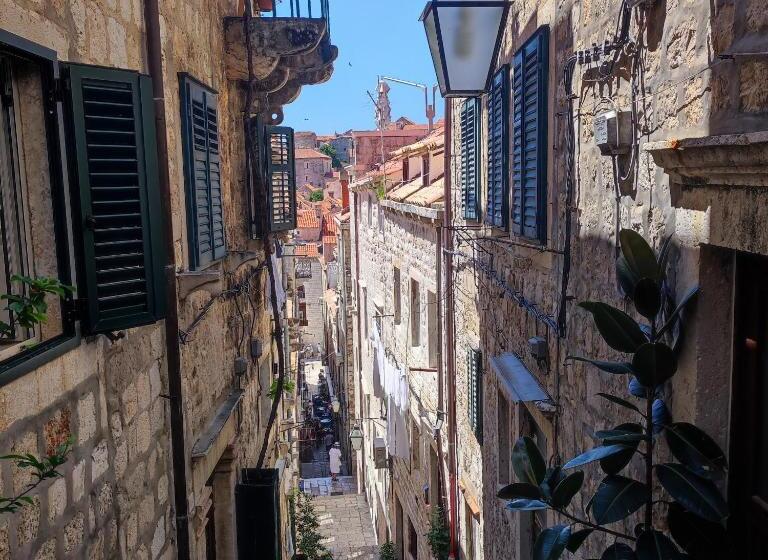 Номер Стандарт, Katarina Old Town