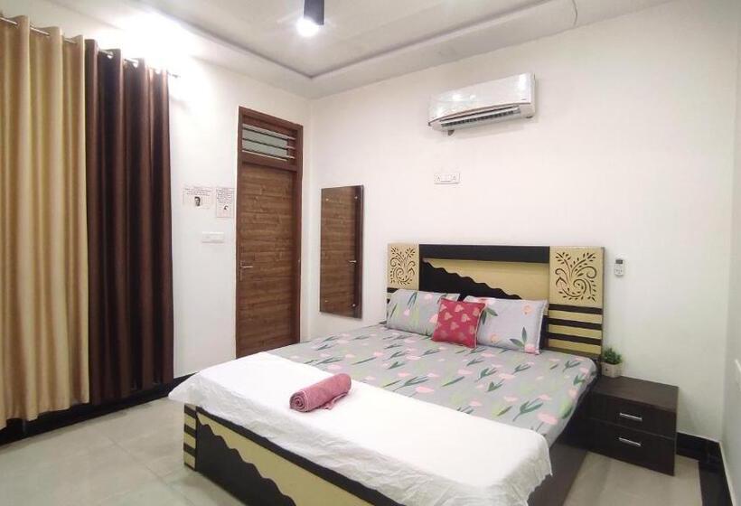 Номер Deluxe с Балконом, Taj Backpackers Hostel