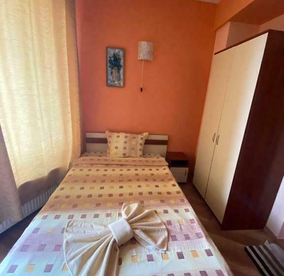 Номер Стандарт Индивидуальный с Балконом, Guest House Kostovi