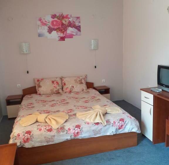 Номер Стандарт с Балконом, Guest House Kostovi