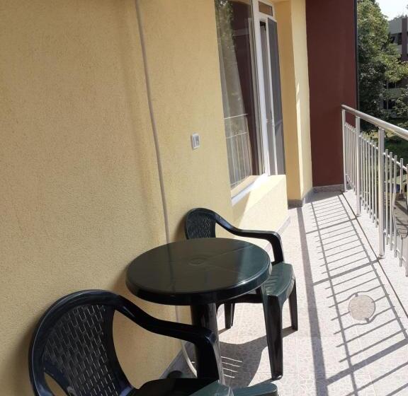 Номер Стандарт с Балконом, Guest House Kostovi