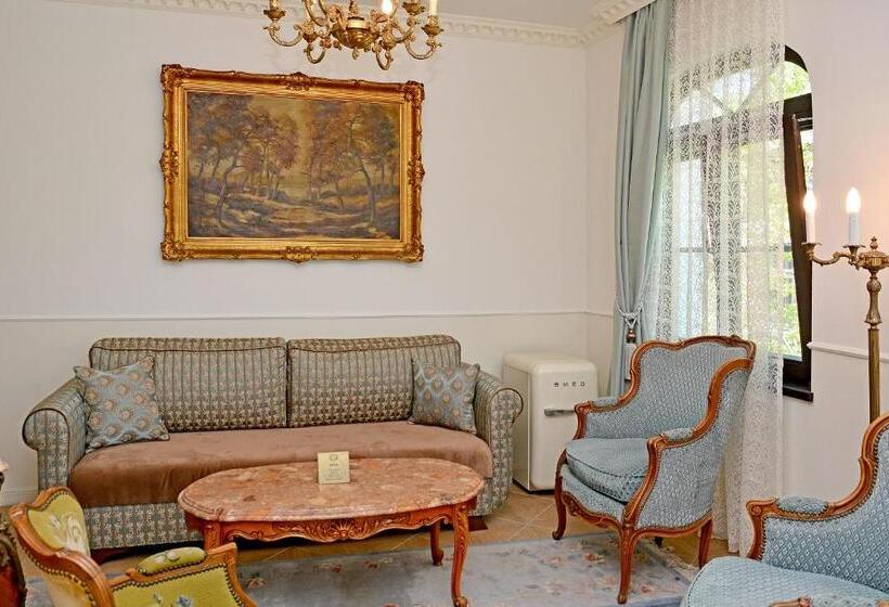 سوئیت با بالکن, Royal